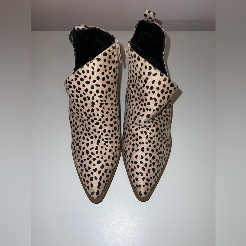 Joli Jolimall Zip Cutout Animal Print Ankle Booties Size 7